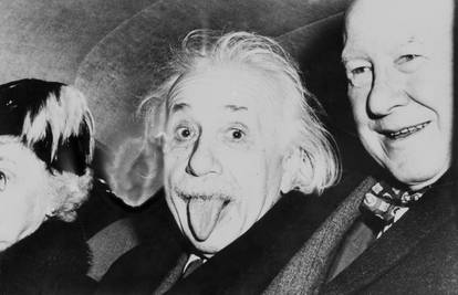 Znate li zašto Einstein na ovoj slavnoj fotografiji plazi jezik?