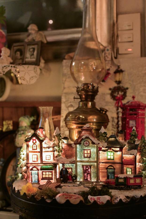 24SATA Zagreb: Stan ukrašen blagdanskim dekoracijama