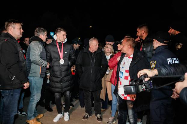Zadar: Tata Luke Modrića dočekao s navijačima Dominika Livakovića i Martina Erlića