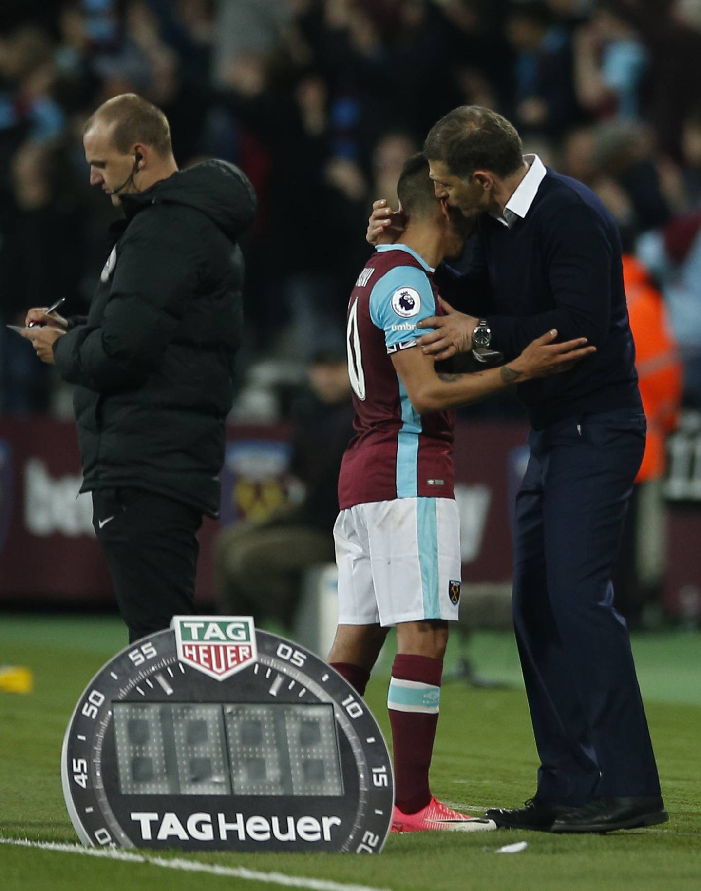 West Ham United's Manuel Lanzini with West Ham United manager Slaven Bilic after being substituted