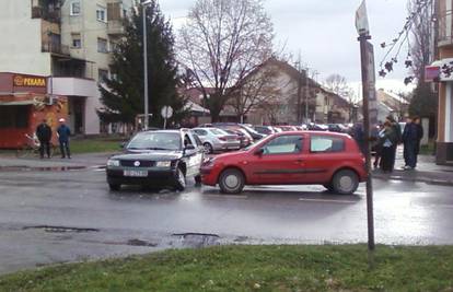 U raskrižju nije propustila vozilo pa je izazvala sudar