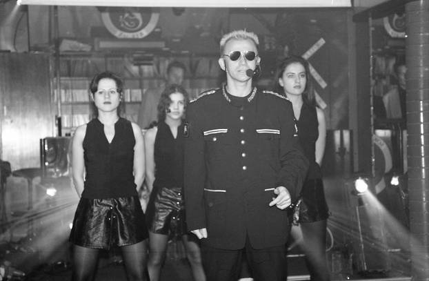 Zagreb: Pjevač Senna M na promociji spota albuma "Čovjek s neba", 11. mj 1995.