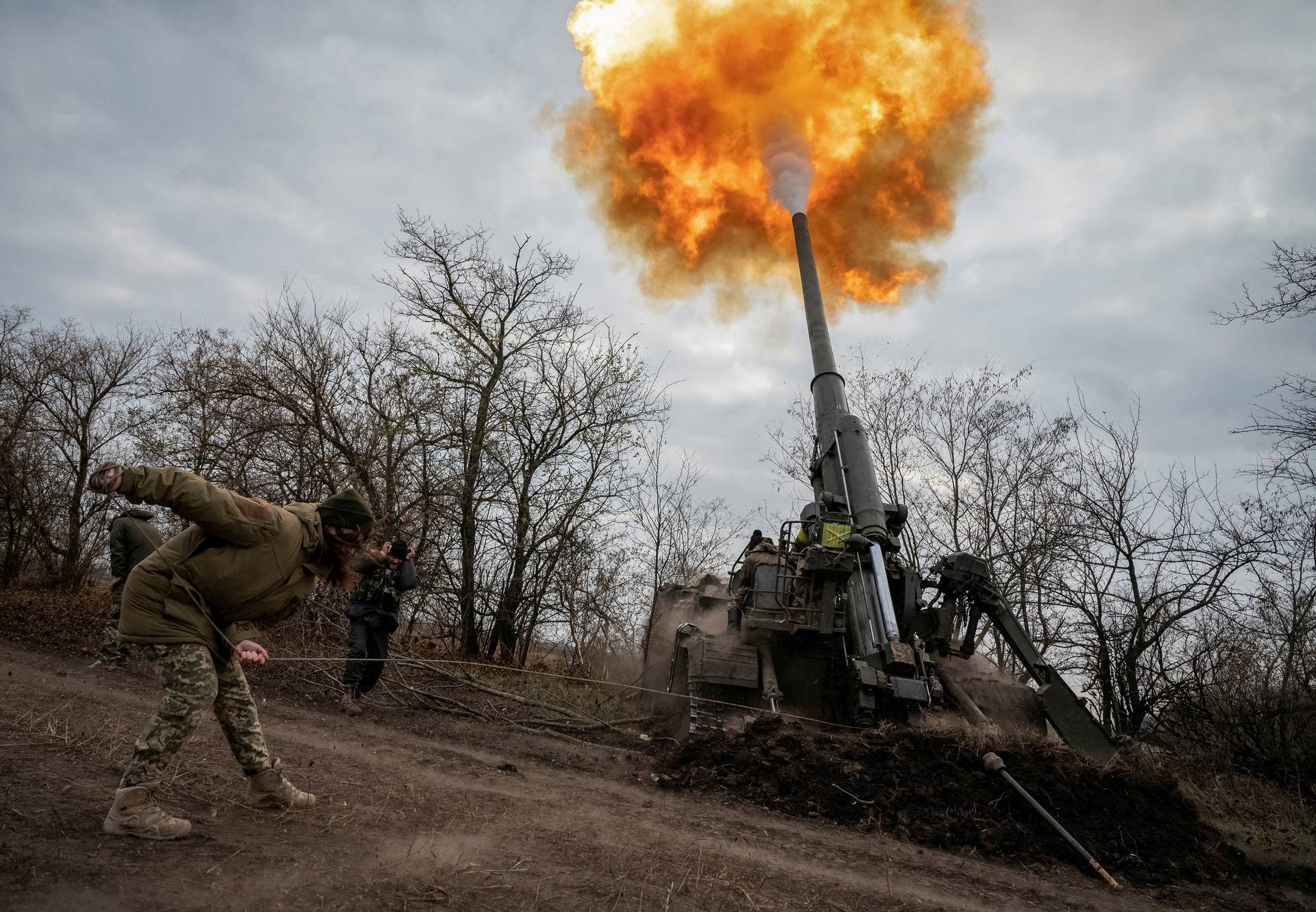 FILE PHOTO: Ukrainian servicemen fire a 2S7 Pion self-propelled gun at a position on a frontline in Kherson region