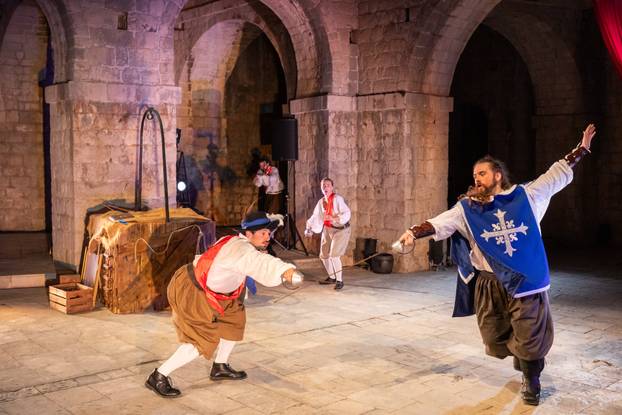 Dubrovnik: Otvoren 12. Midsummer Scene Festival premijerom predstave "Jedan za sve"