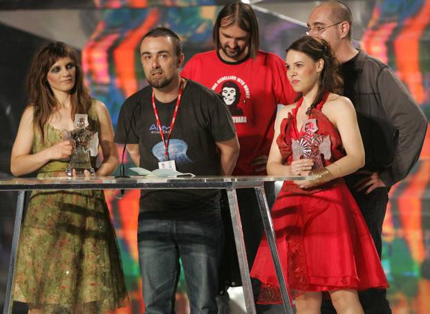 ARHIVA - Uz album godine Oliver nagrađen Porinom u još tri kategorije 2006. godine