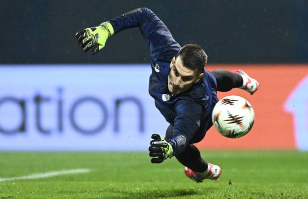 Zagreb: Zagrijavanje igrača uoči početka utakmice Dinamo - Genk 