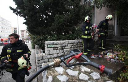 Split: Djeca bacala petarde pa zapalila letke kod ulaza