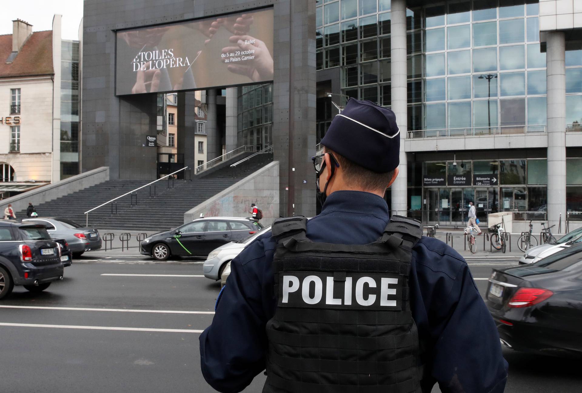 Police operation ongoing near the former offices of Charlie Hebdo, in Paris