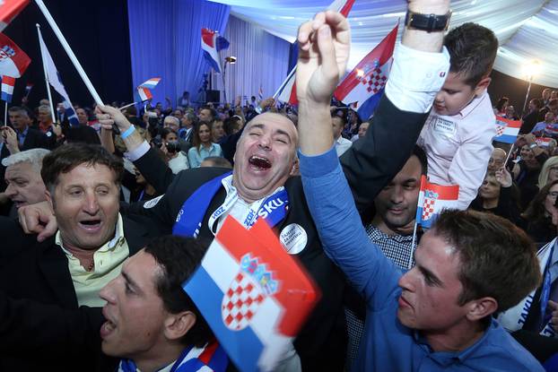 08.11.2015. Zagreb: Slavlje u stožeru Domoljubne koalicije nakon prvih izbornih rezultata