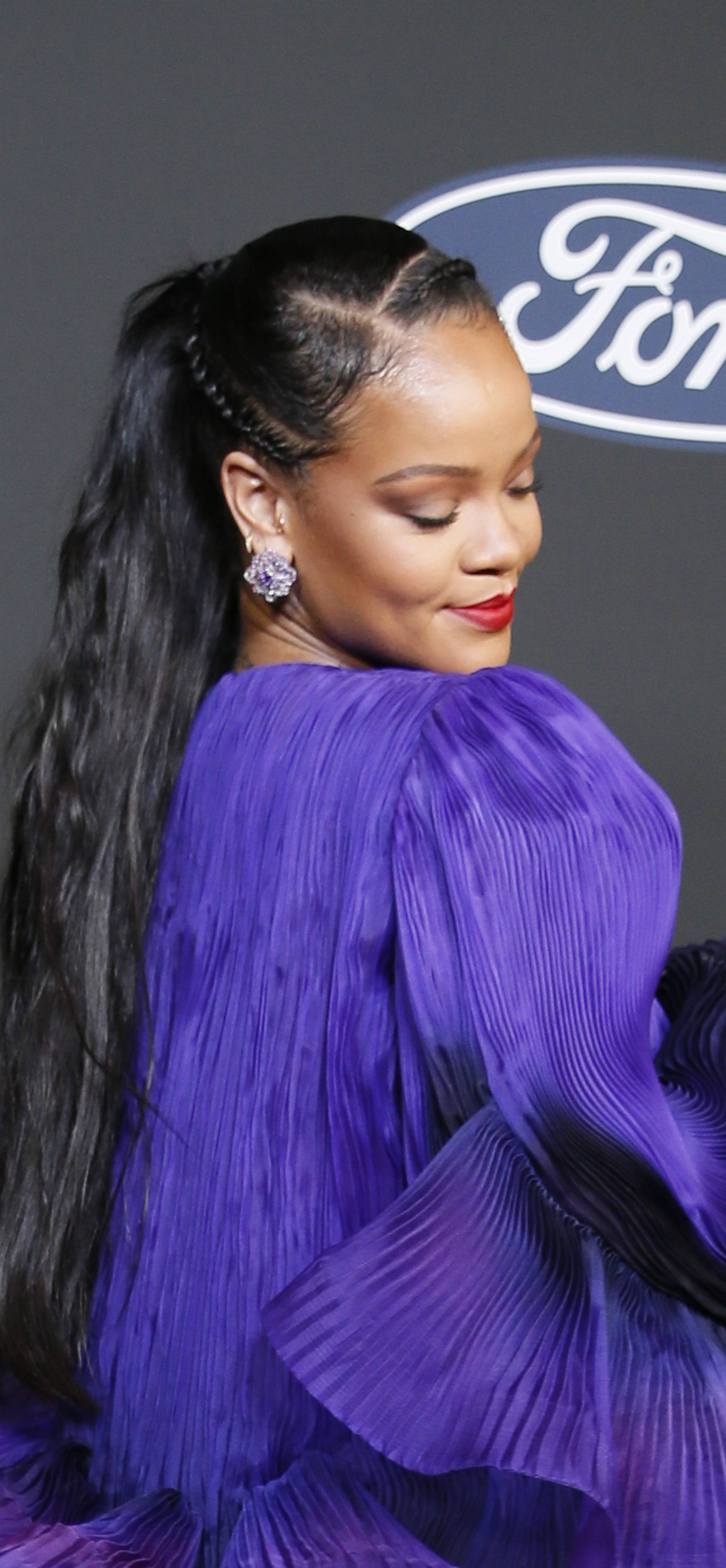 51st NAACP Image Awards – Photo Room– Pasadena - Rihanna poses backstage with her President's award