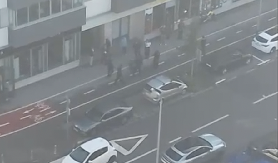 Leon Lučić propucao čovjeka u Zagrebu. U ovom stanu se skrivao. Ispred je rozi kišobran