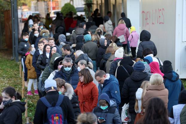 Zagreb: Gužve za testiranje na hripavac ispred HZJZ-a