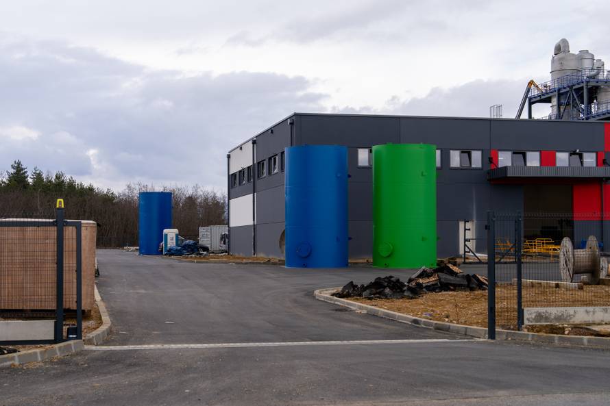 Tvornica za preradu litija u Gospiću