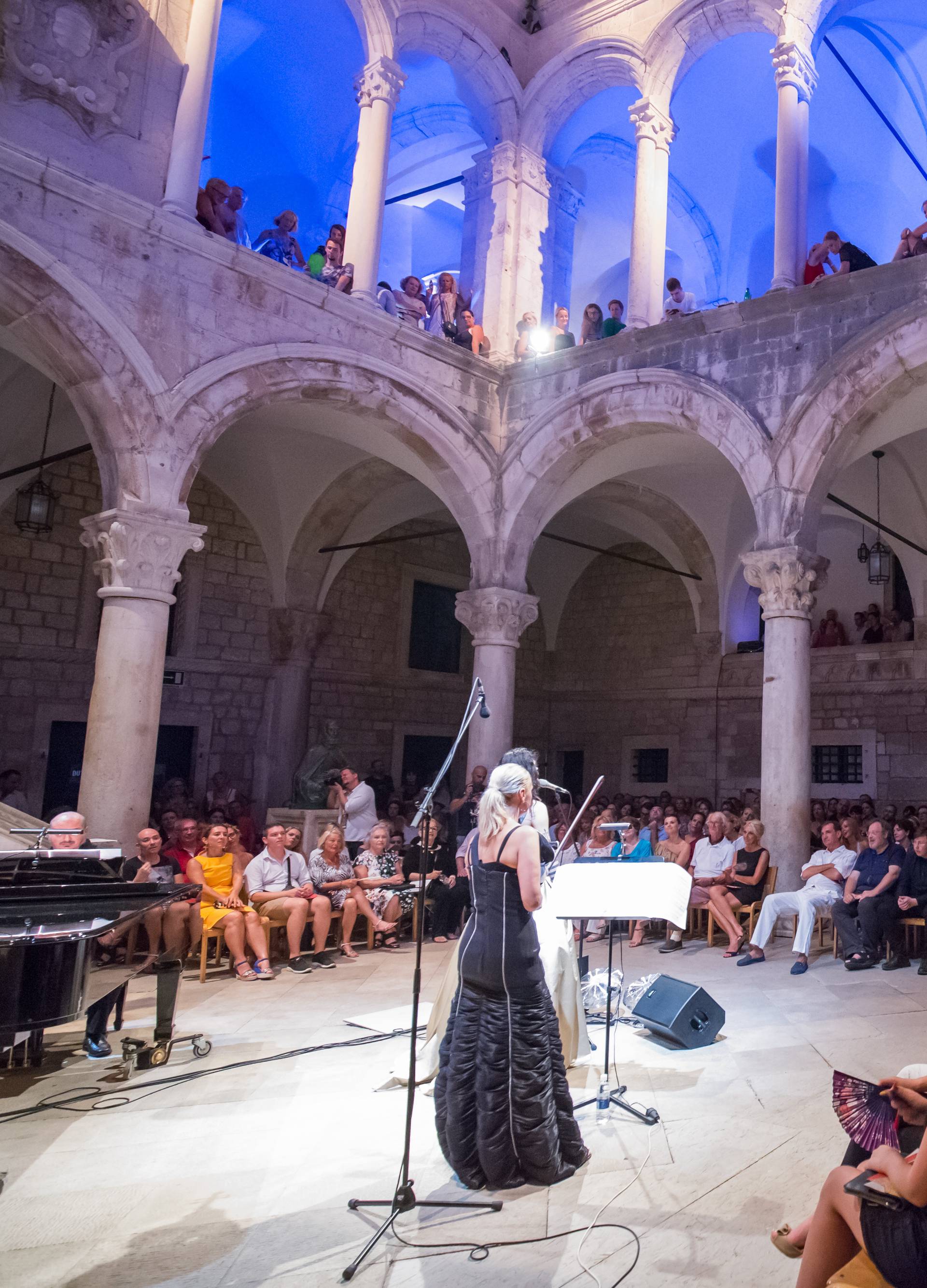 U Dubrovniku: Za nastup Bože Vreće tražila se karta više...