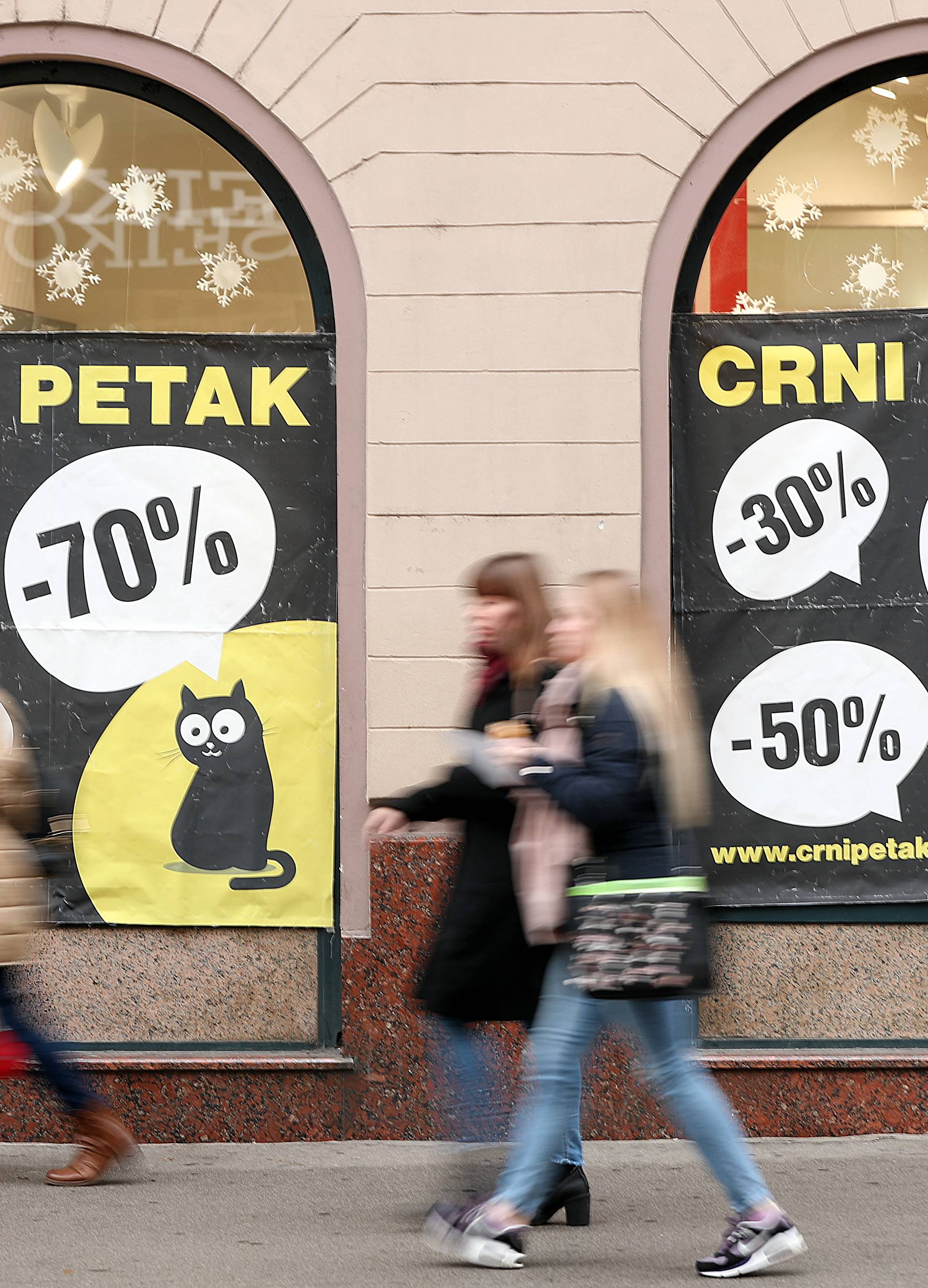 Zagreb: Izlozi trgovina prepuni plakata sa sniÅ¾enjima za Black Friday