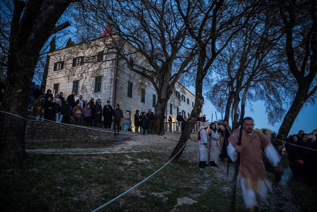 U Imotskom na Cvjetnicu uprizorena „Imotska Muka“, scenski prikaz Muke Gospodina našega Isusa Krista 