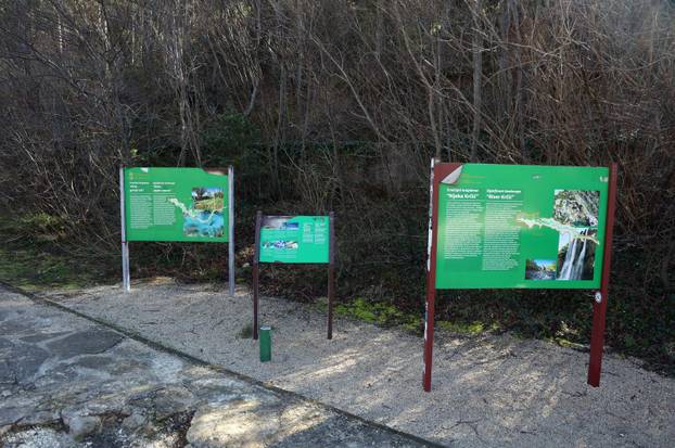 Knin: Slap Kr?i?, poznatiji kao Topoljski buk ili Veliki buk ukrašen dugom