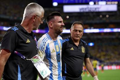 FOTO Gležanj kao lopta: Messi se slomio usred finala pa slavio rekordni 45. trofej u karijeri