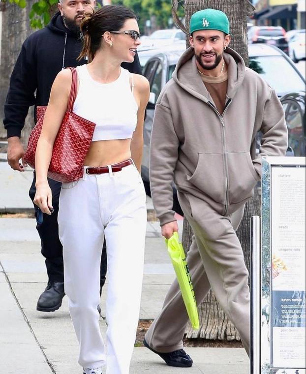 FOTO Bad Bunny kao inspiracija: Pronašli smo Zara komade koji su gotovo isti onima koje nosi