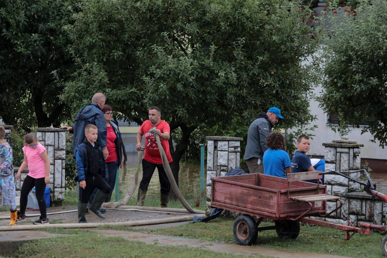 Poplave na području Našica: U nekim mjestima voda je prodrla u kuće