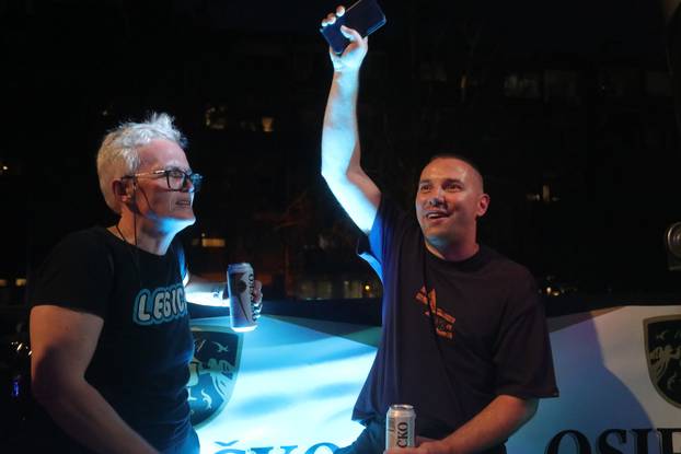 Osijek: Rock bend Echoes zabavljao Osječane na prvom pokretnom koncertu