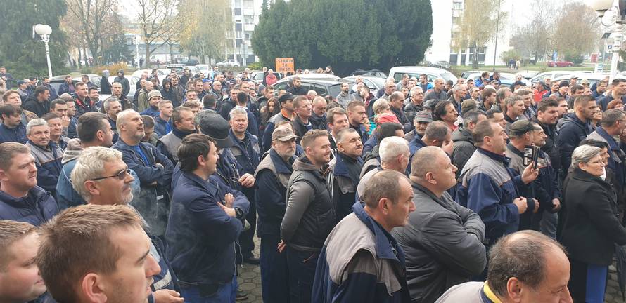 Radnici Đure Đakovića izašli su na ulice, traže plaće za listopad