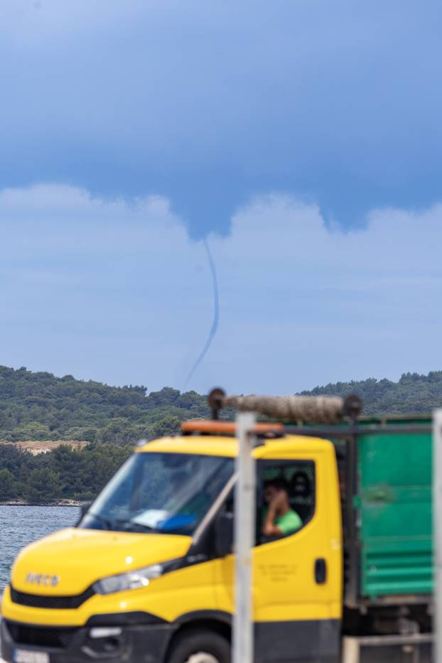 Kod Pule se formirala pijavica