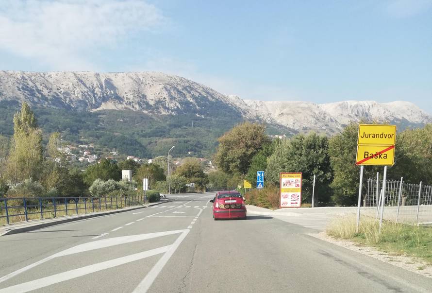 'Ma što će meni prikolica, trpaj ta debla u ‘gepek’ mog auta'