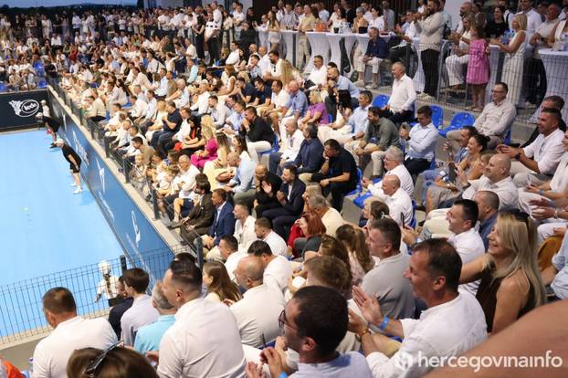 FOTO Novak Đoković pjevao i 'prosvjedovao' u Međugorju: Kumovi žele dovesti i ATP turnir