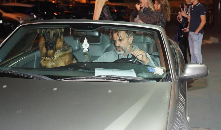 Beograd: Sergej Trifunović sa psom je stigao na  promociju albuma "Mater" Sajsi MC 