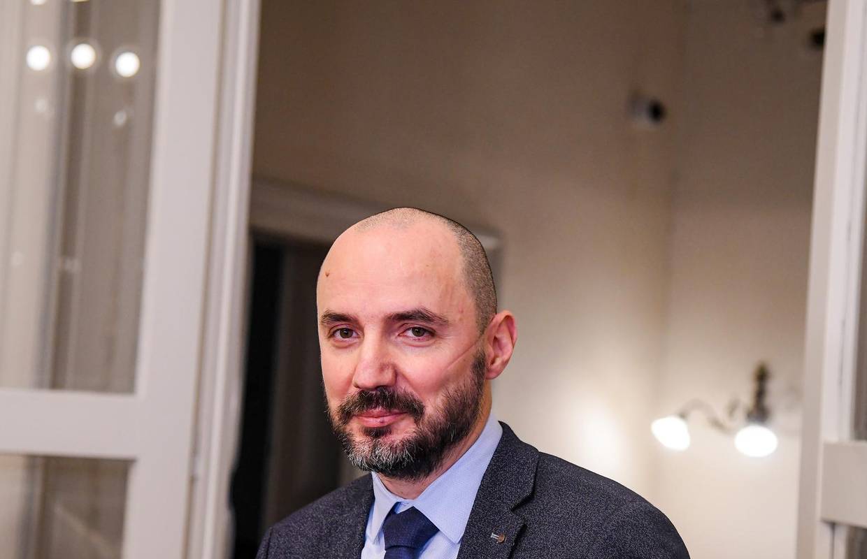 Milošević, čovjek koji je tiho nestao. Za razliku od Aladrovića