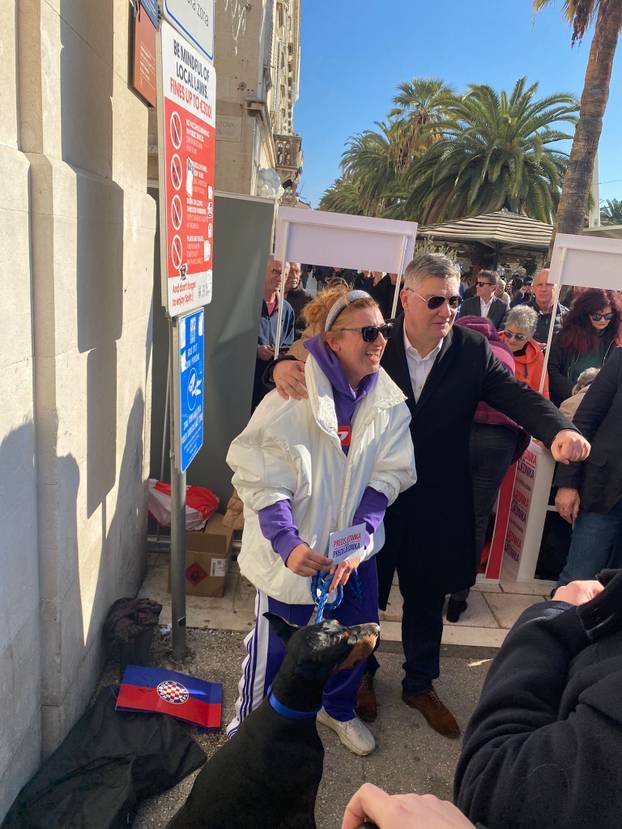 GALERIJA Psi, intimni prostor, akcija i čvarci: Evo što ovih dana rade predsjednički kandidati...