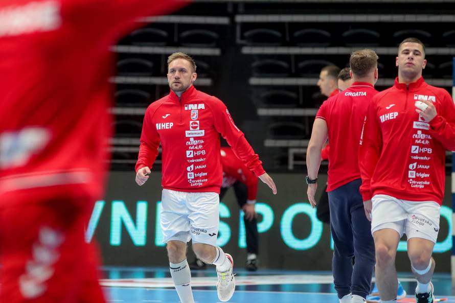 Zadar: Zagrijavanje rukometaša prije početka prijateljske utakmice između Hrvatske i Švicarske