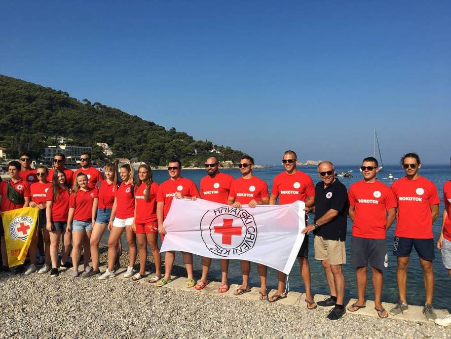 Ribafish je danas na Hvaru, a puno ljudi želi zaplivati s njime