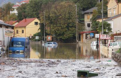 Velike štete zbog kiše u Novom Vinodolskom, gradonačelnik: Ovakvu poplavu ne pamtim!