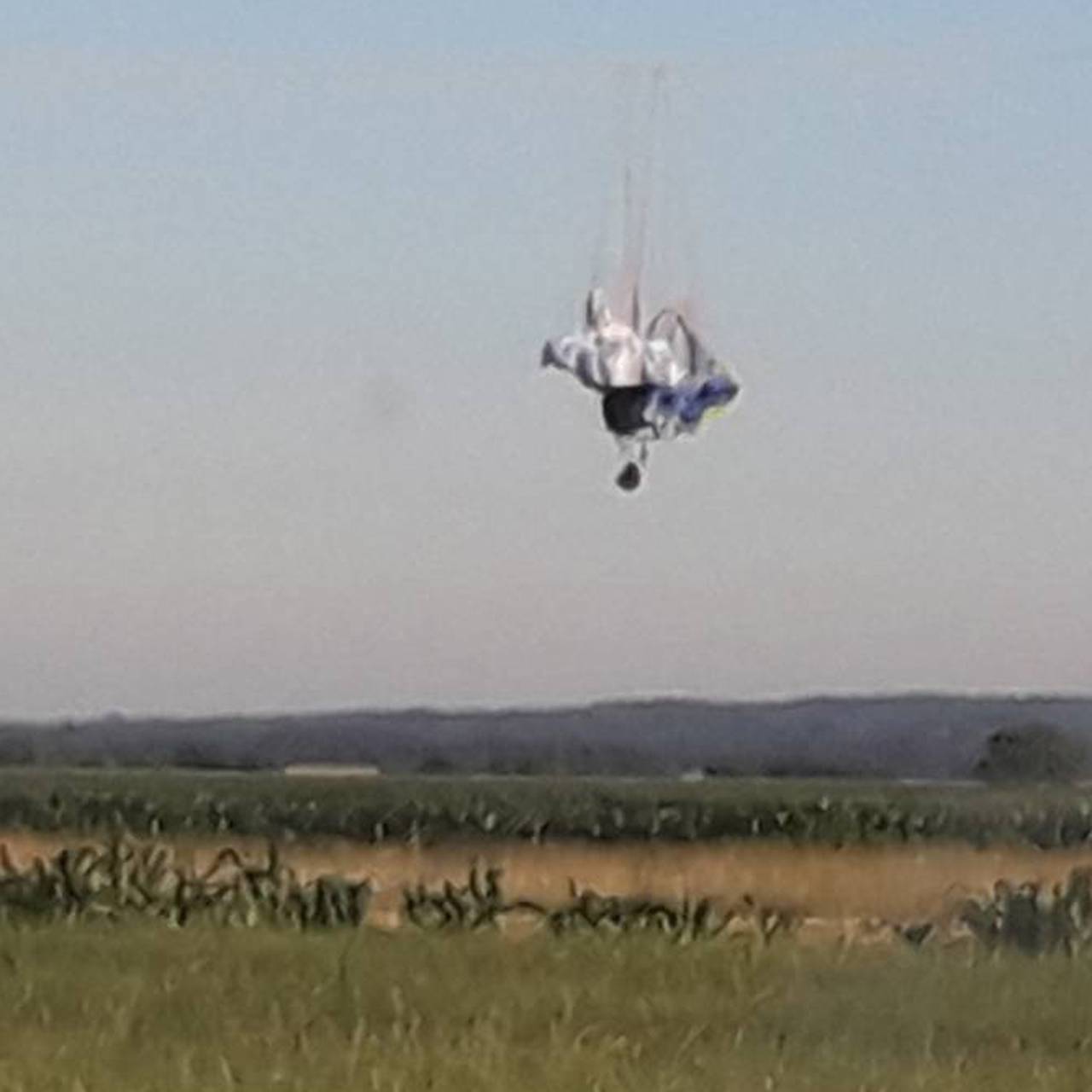 Virje: Paraglajder se zapetljao u strujne žice pa je skočio u polje