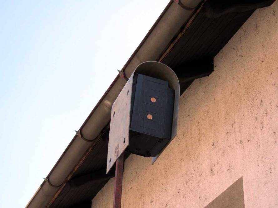 I Senna bi usporio: U dvorište stavio lažnu kameru za brzinu