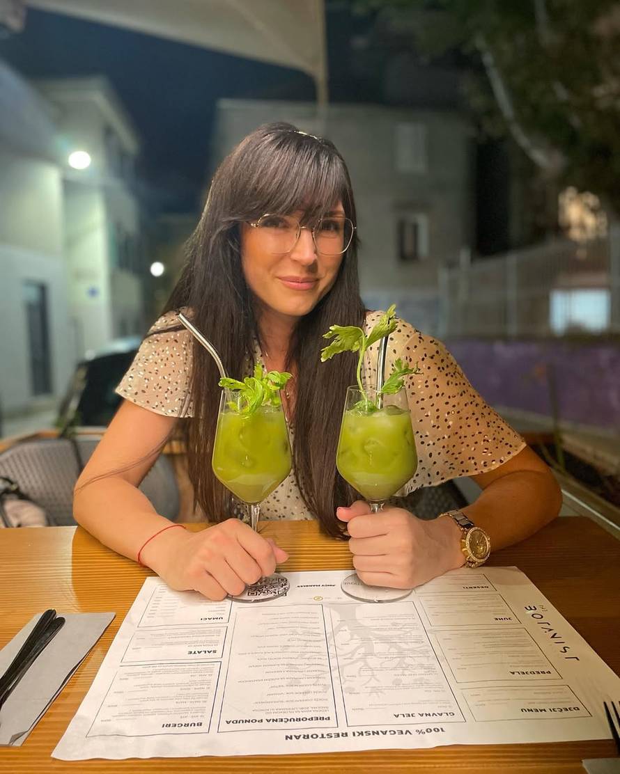 Klara iz Braka na prvu ima novu karijeru: Ugrađuje trepavice