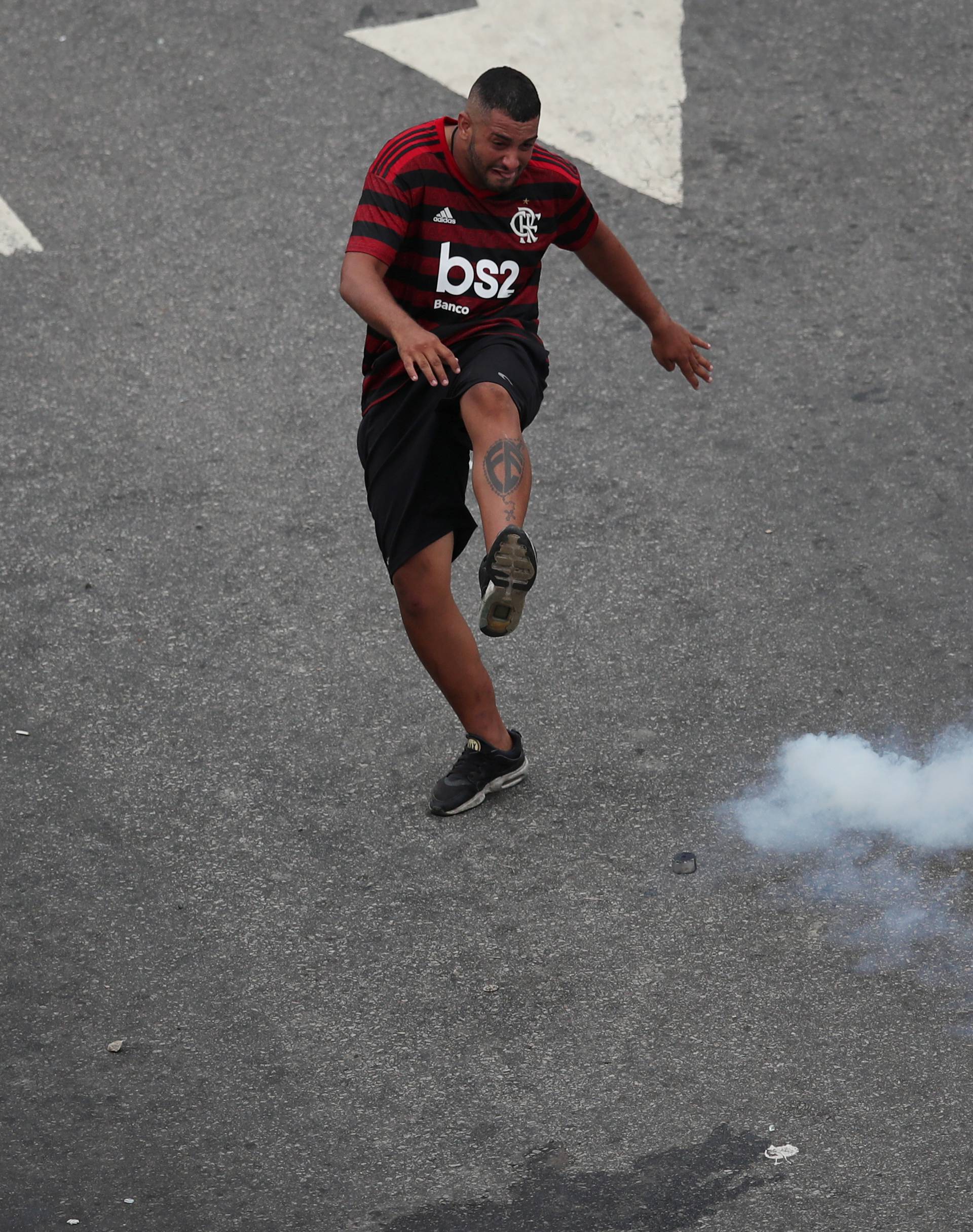 Lude scene u Riju: Rijeke ljudi slavile Flamengo pa izbio kaos