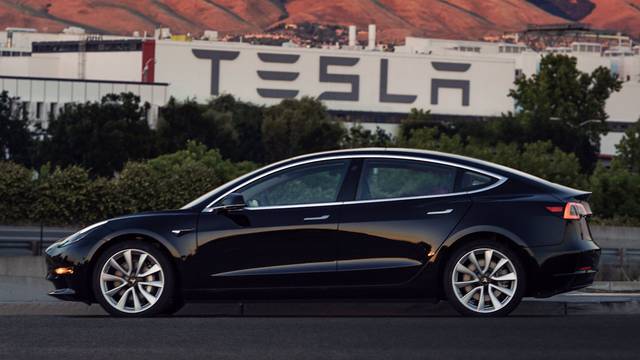Tesla spremna za novi pohod: Prvi Model 3 ostaje kod Muska