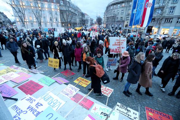 Noćni marš u Zagrebu počeo okupljanjem na Trgu žrtava fašizma