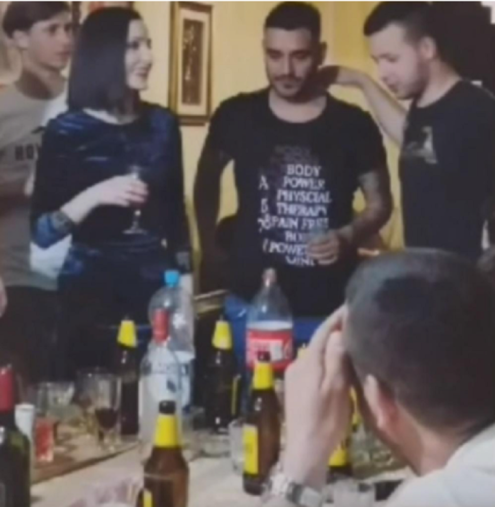 'Procurile' fotografije: Darko Lazić pjevao na korona partyju