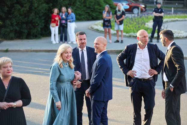 Zagreb: Dolazak uzvanika na svečani koncert u HNK
