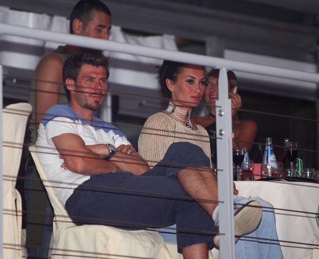 ARHIVA - Tommy Lee i atraktivne plesačice predvodili završni party na teniskom turniru 