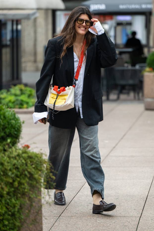 Zagreb: Pjevačica Dunja Ercegović prošetala po gradu 