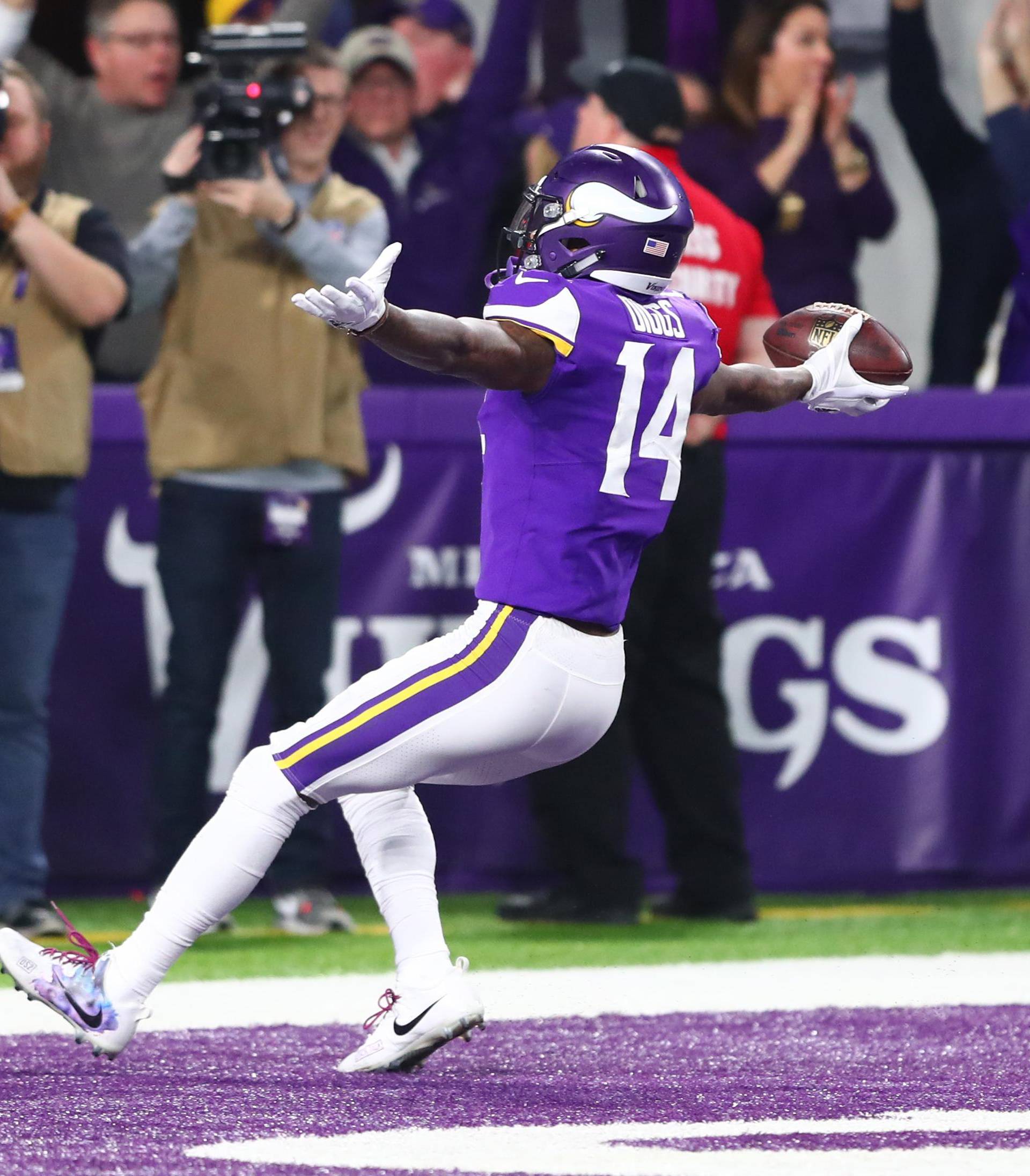 NFL: NFC Divisional Playoff-New Orleans Saints at Minnesota Vikings