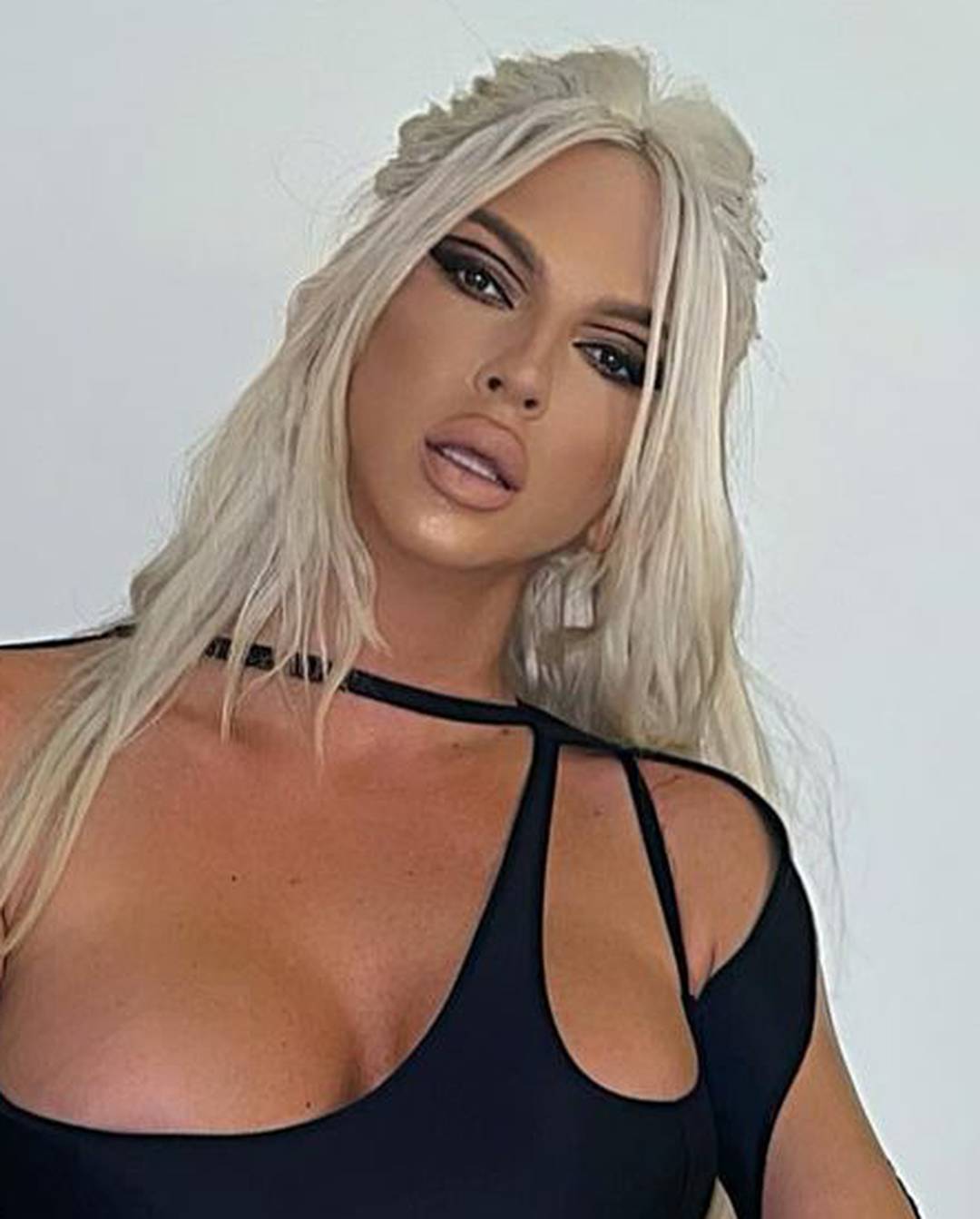 Jelena Karleuša pokazala malo previše: Mini bodi istaknuo joj guzu, a sprijeda, je li to traka?