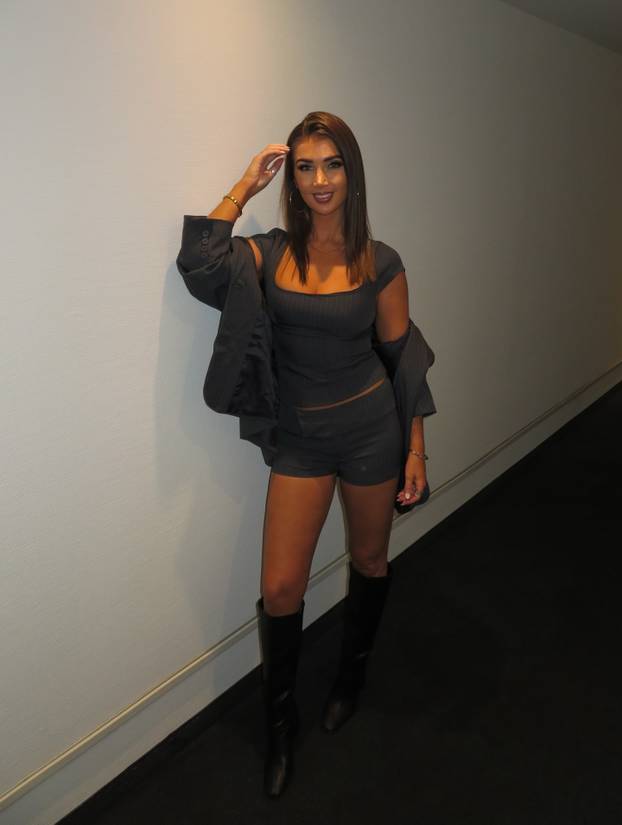 FOTO Zbog fatalne ljepotice je premierligaš dobio nove fanove