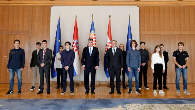 Predsjednik Milanović primio učenike koji su osvojili medalje na matematičkim olimpijadama