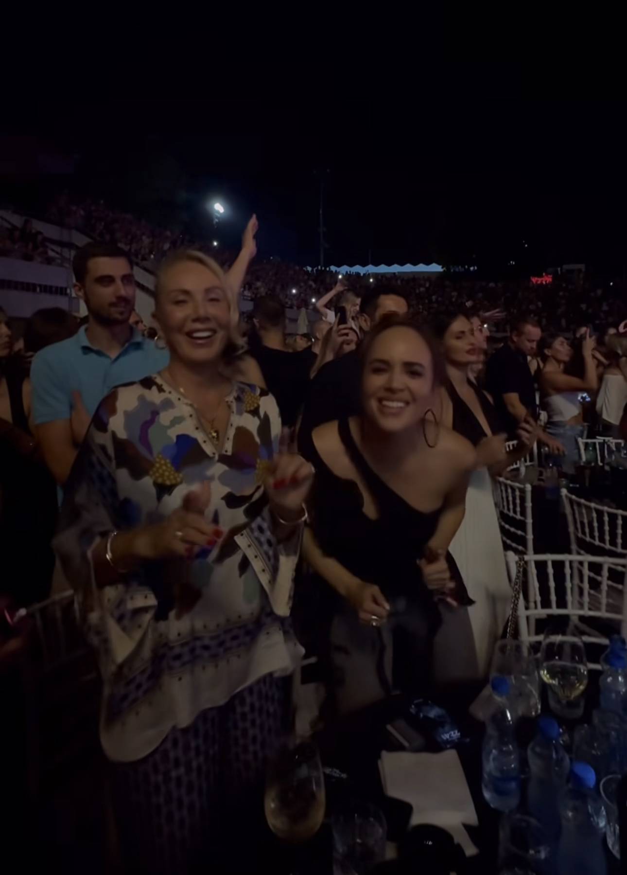 Lepa Brena nije propustila trap koncert u Beogradu! U provod povela sina i njegovu djevojku